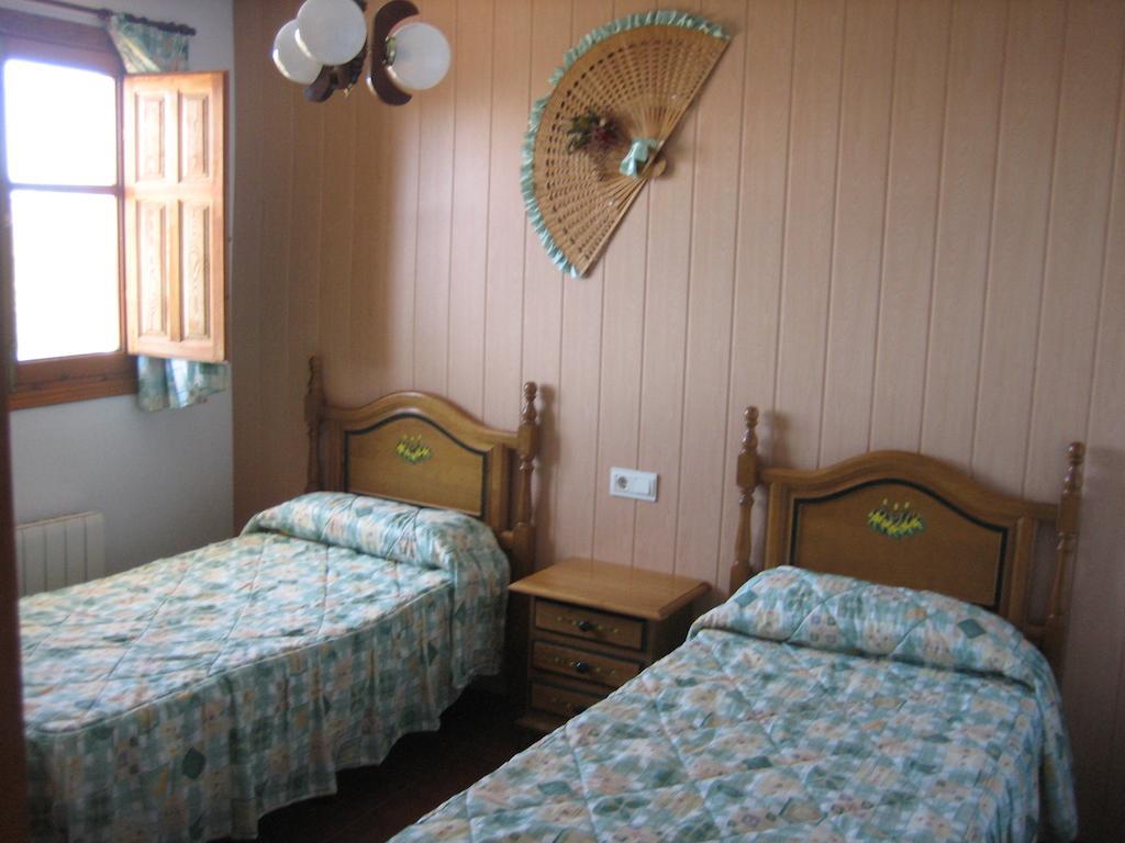 Alojamiento Rural Mirador Del Avellano Alpujarra De La Sierra Room photo